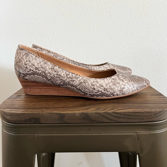 Susina faux snakeskin low wedge - Picture 4 of 9